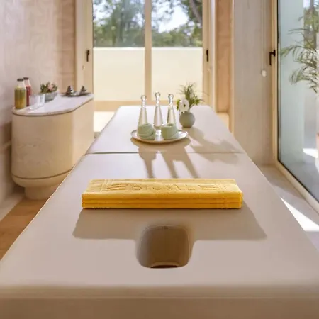 Bijal Bed & Breakfast Side